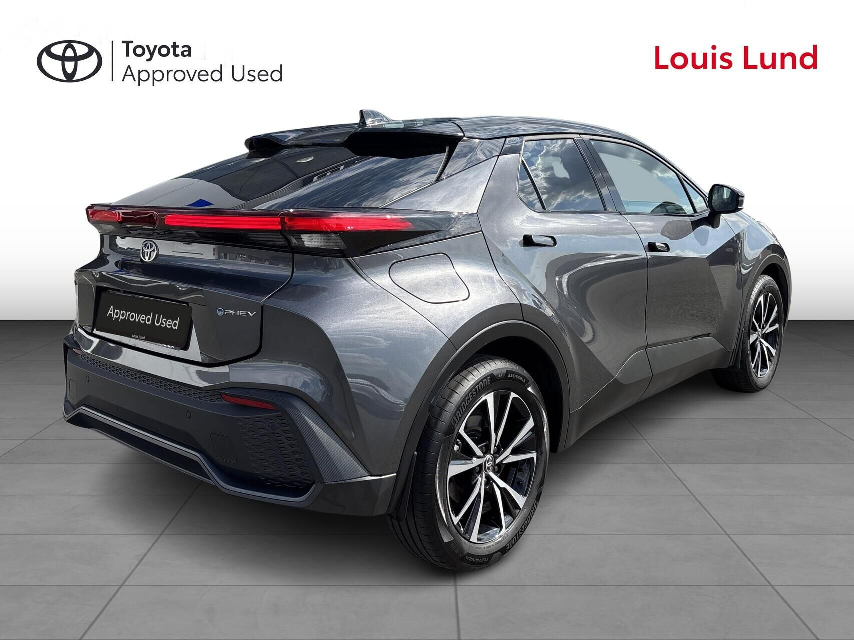 Grå Toyota C-HR fra 2025