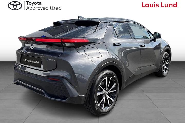 Grå Toyota C-HR fra 2025