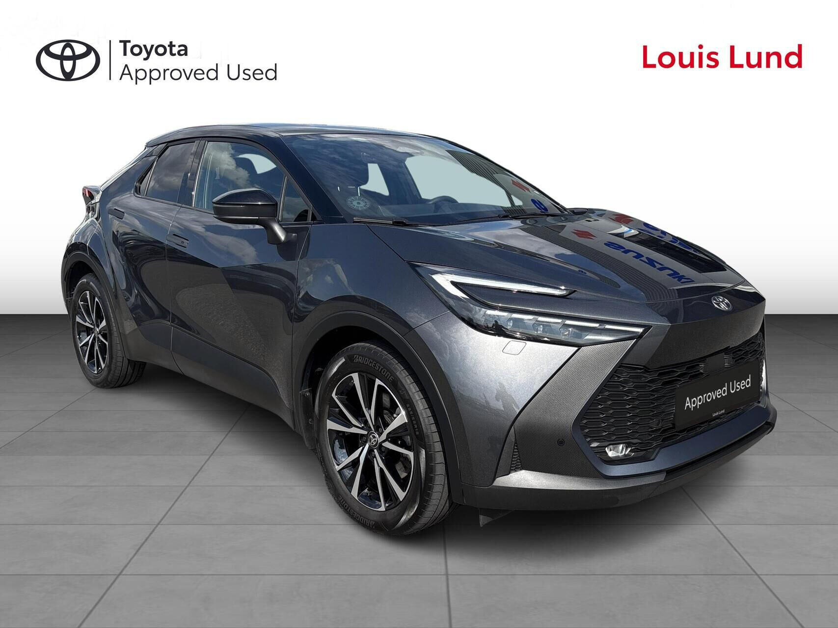 Grå Toyota C-HR fra 2025
