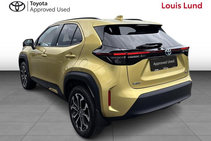 Gul Toyota Yaris Cross fra 2024