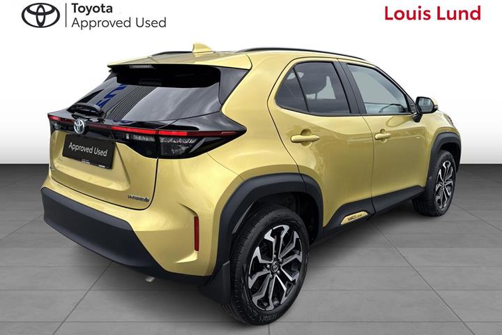 Gul Toyota Yaris Cross fra 2024