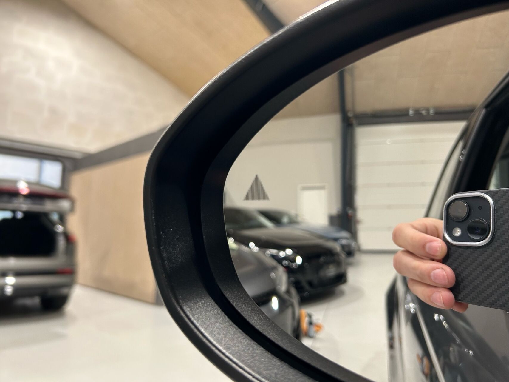 Grå Fiat 500e fra 2023