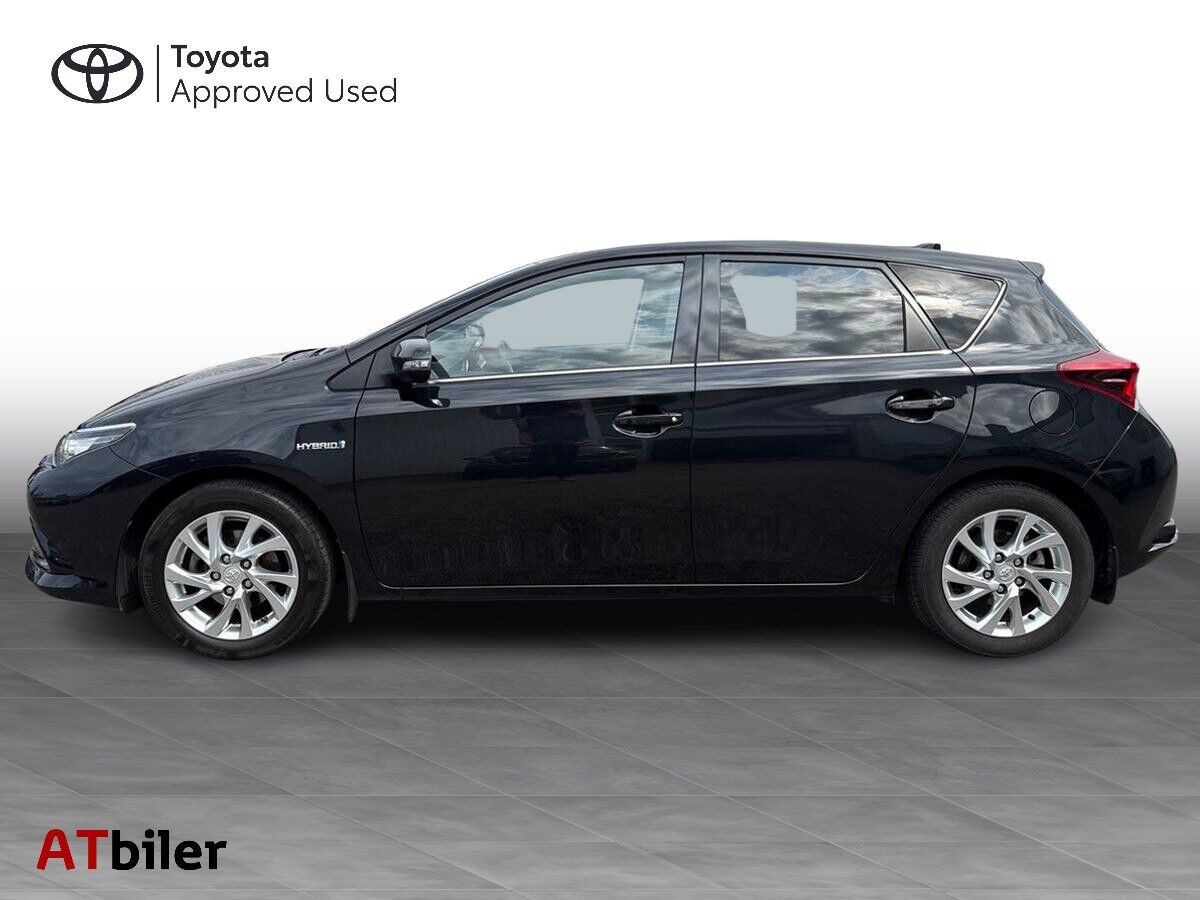 Sort Toyota Auris fra 2016