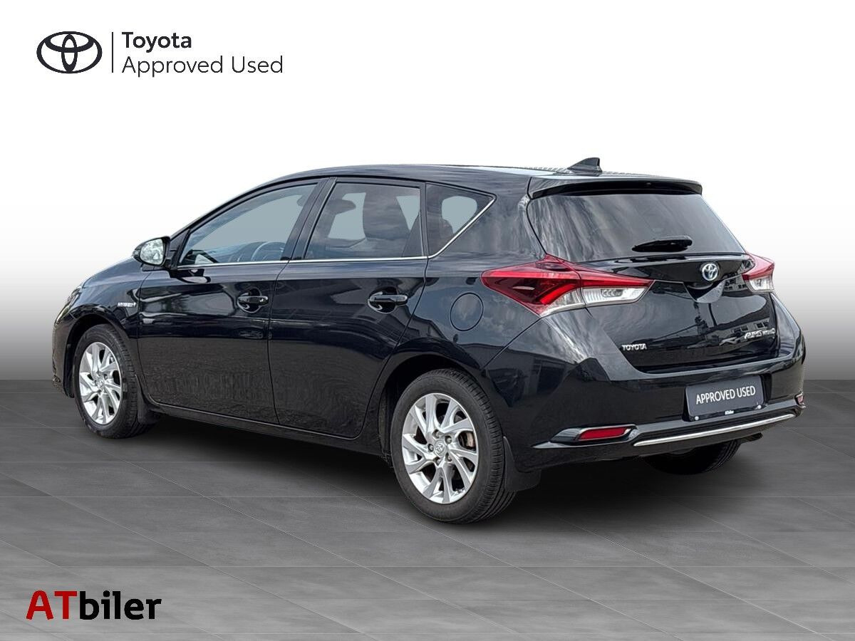 Sort Toyota Auris fra 2016