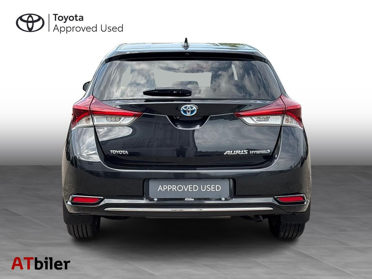 Sort Toyota Auris fra 2016
