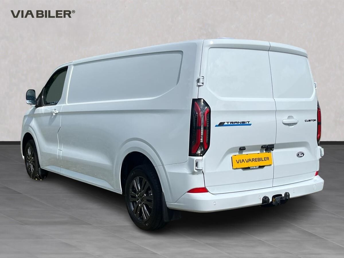 Hvid Ford E-Transit Custom fra 2026