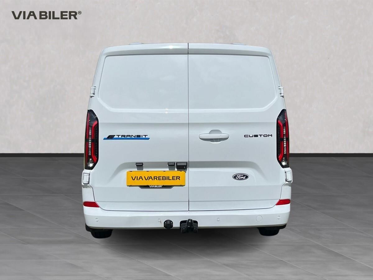 Hvid Ford E-Transit Custom fra 2026