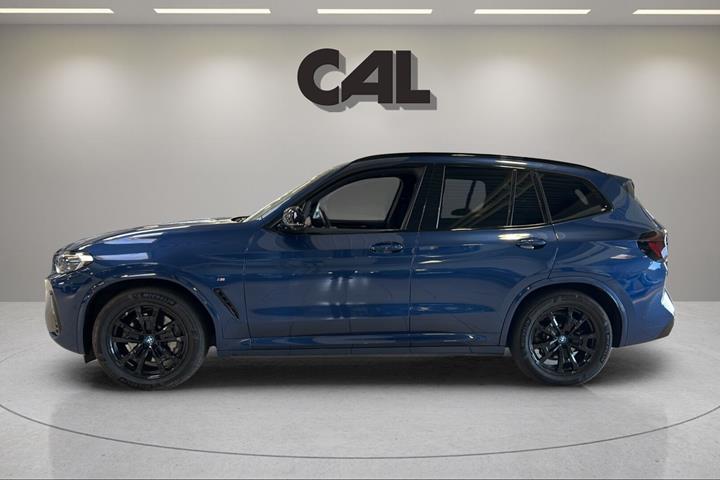 Blå BMW iX3 fra 2023