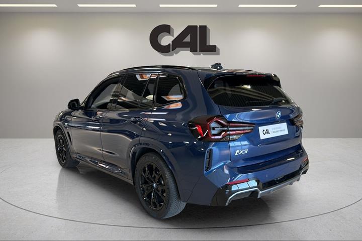 Blå BMW iX3 fra 2023