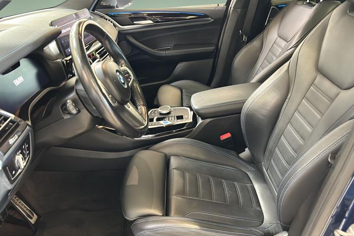 Blå BMW iX3 fra 2023