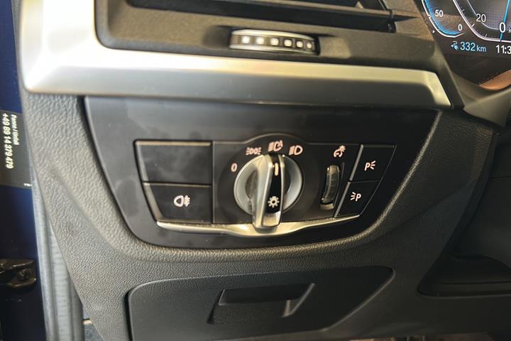 Blå BMW iX3 fra 2023