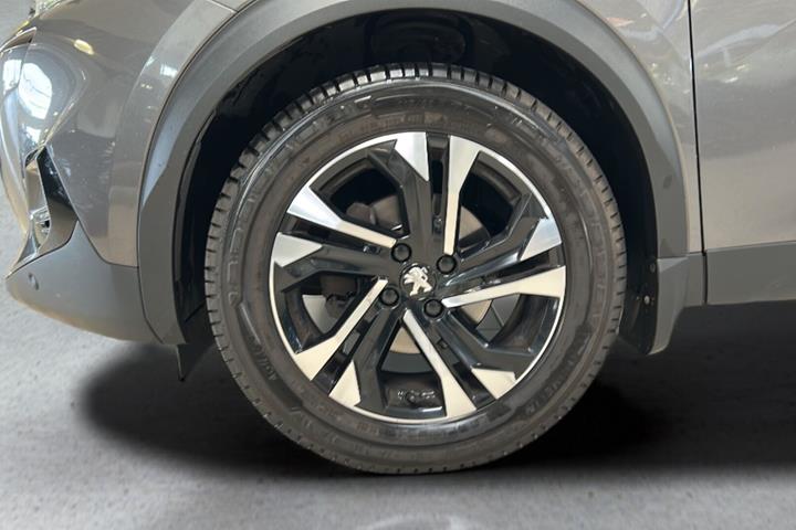 Grå Peugeot 2008 fra 2020