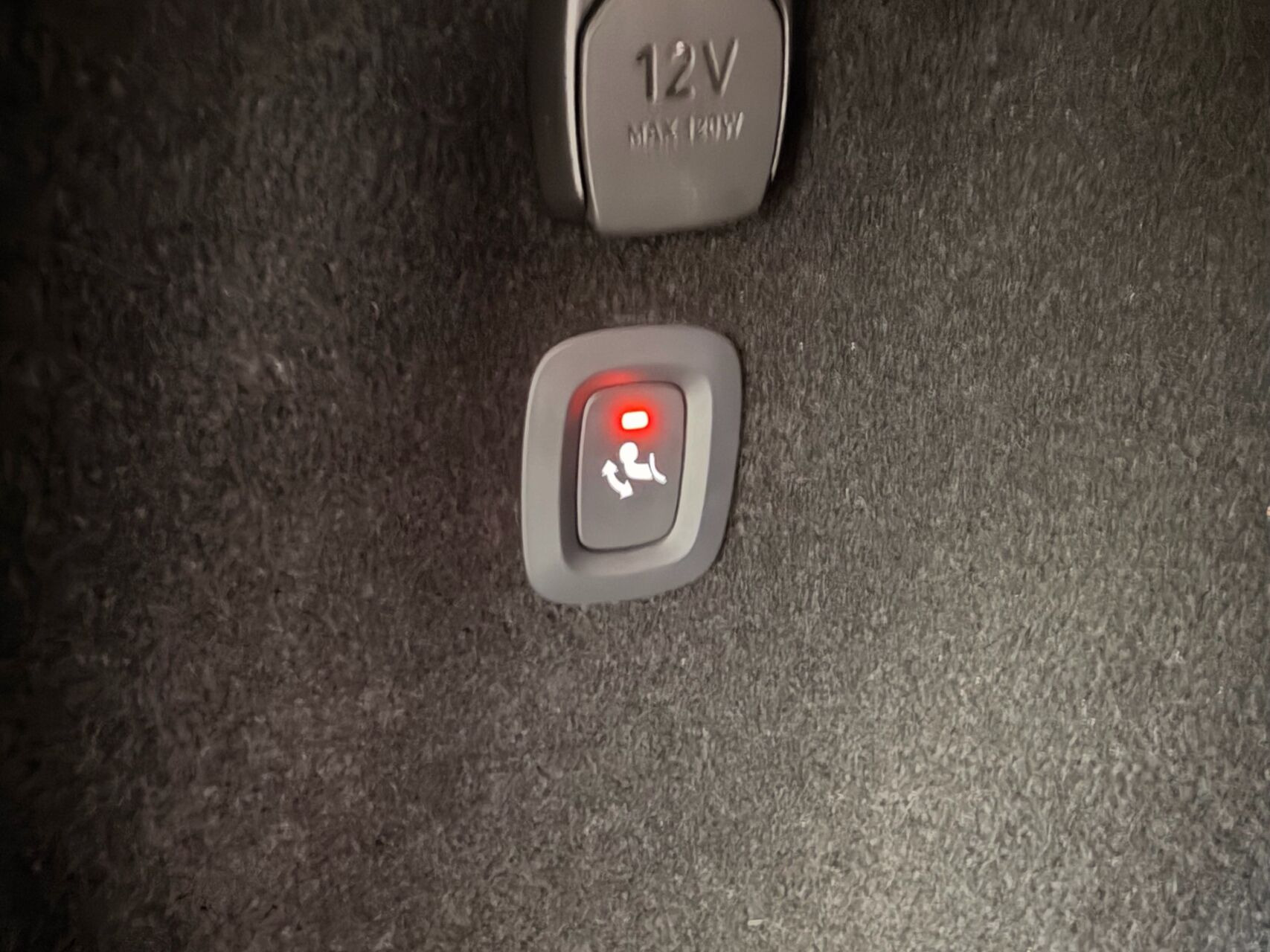 Hvid Volvo EX30 fra 2025