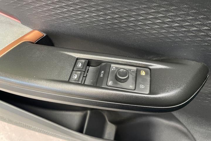 Grå Cupra Born fra 2022