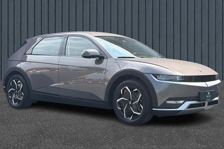 Brun Hyundai Ioniq 5 fra 2022 set udefra