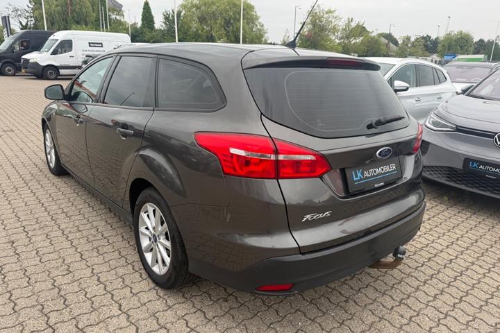 Grå Ford Focus fra 2016
