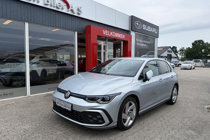 Sølv VW Golf VIII fra 2021