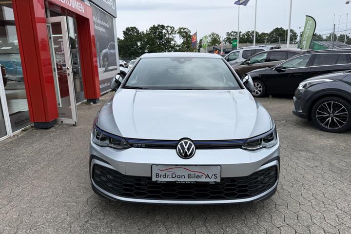 Sølv VW Golf VIII fra 2021