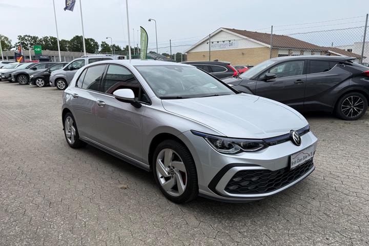Sølv VW Golf VIII fra 2021