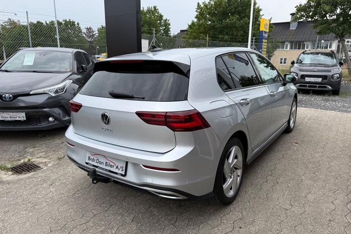 Sølv VW Golf VIII fra 2021