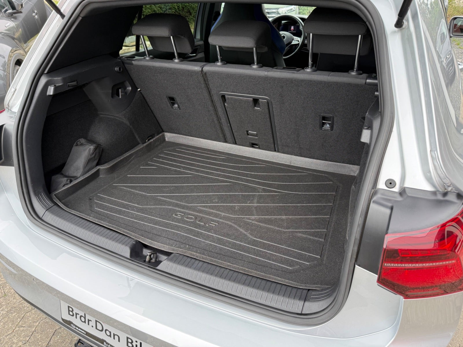 Sølv VW Golf VIII fra 2021