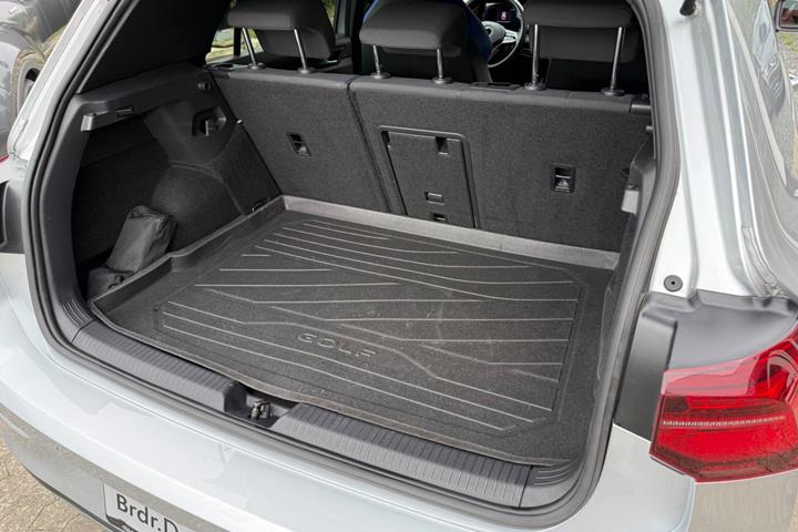 Sølv VW Golf VIII fra 2021