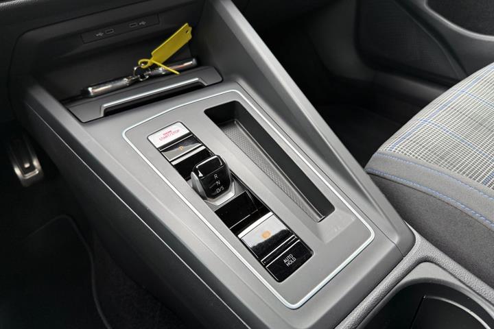 Sølv VW Golf VIII fra 2021