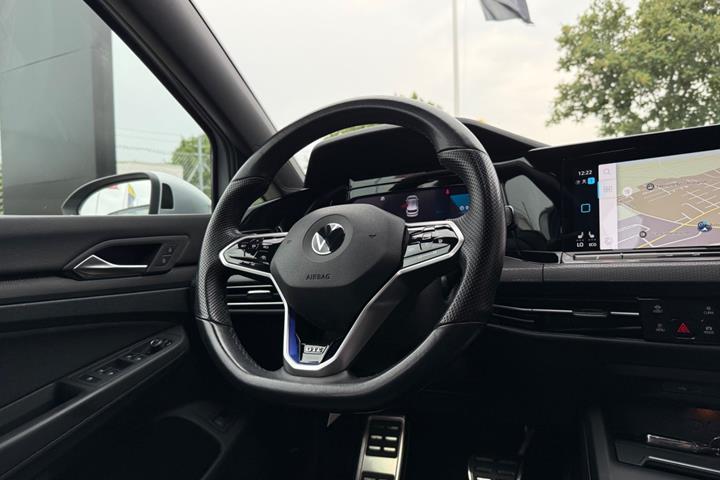 Sølv VW Golf VIII fra 2021