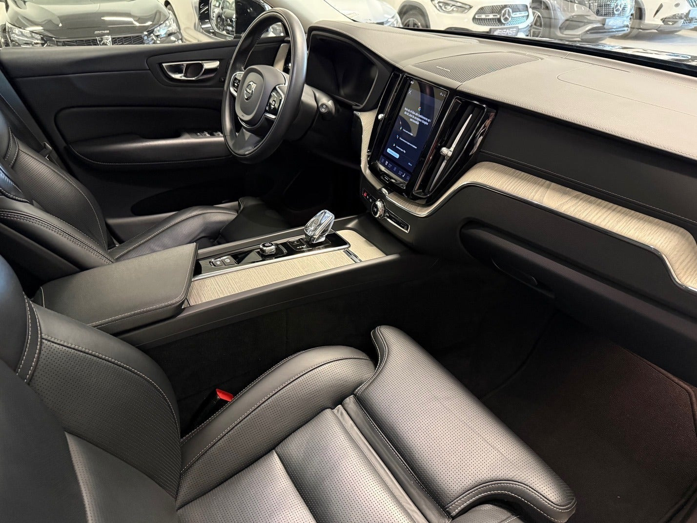 Sort Volvo XC60 fra 2022