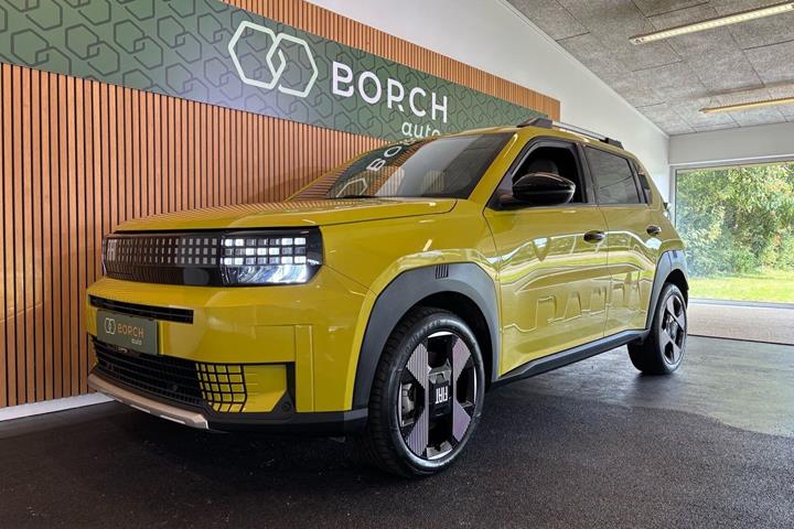 Gul Fiat Grande Panda fra 2025 set udefra