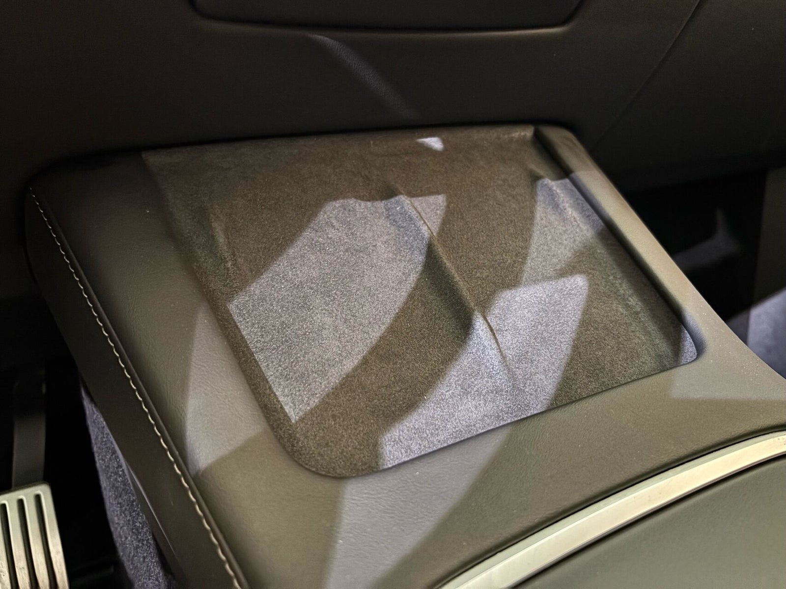 Sort Tesla Model Y fra 2022
