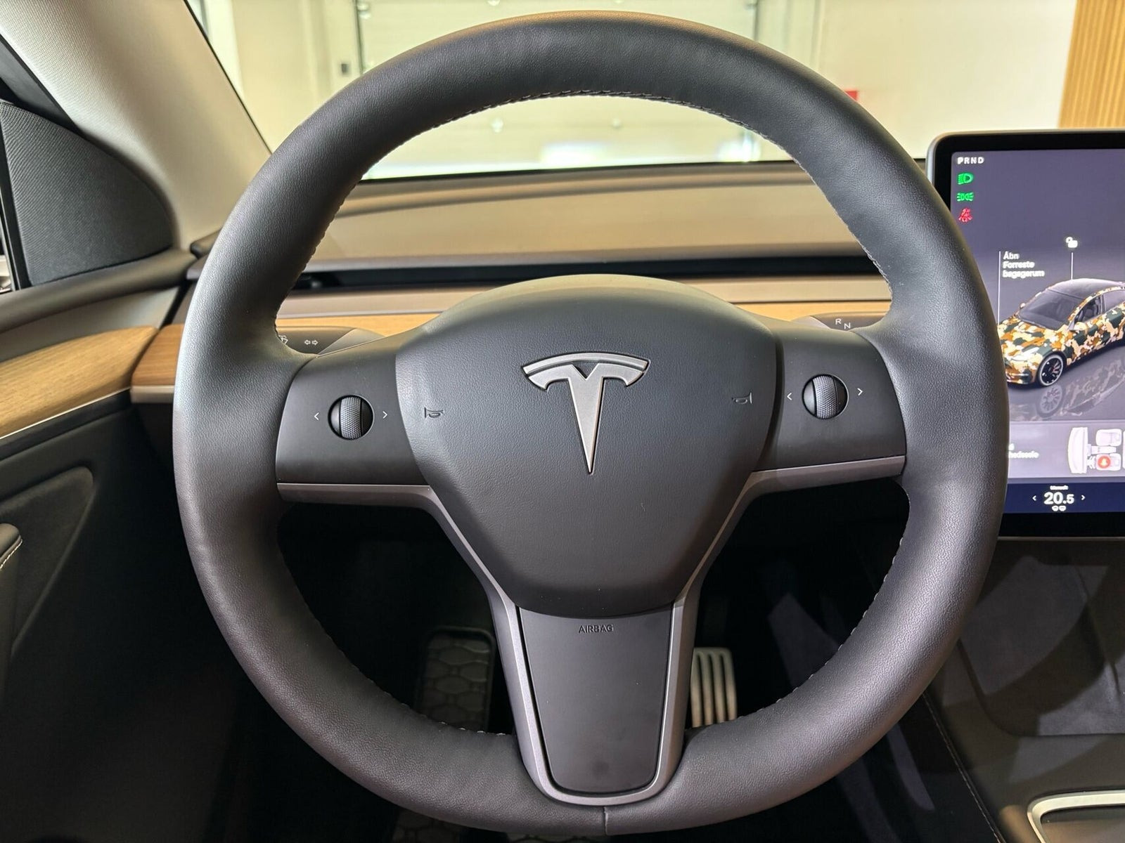 Sort Tesla Model Y fra 2022