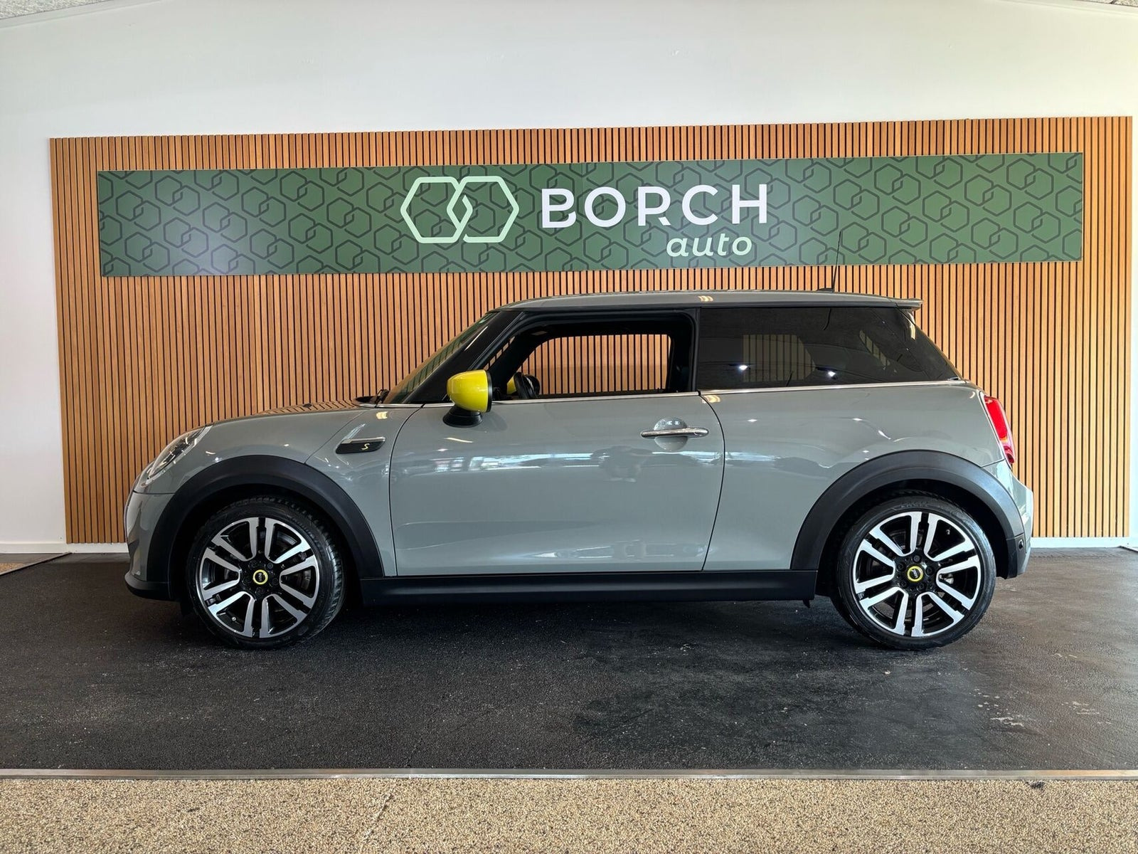 Sølv Mini Cooper SE fra 2022