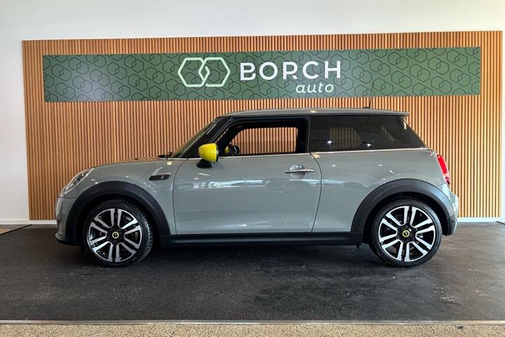 Sølv Mini Cooper SE fra 2022