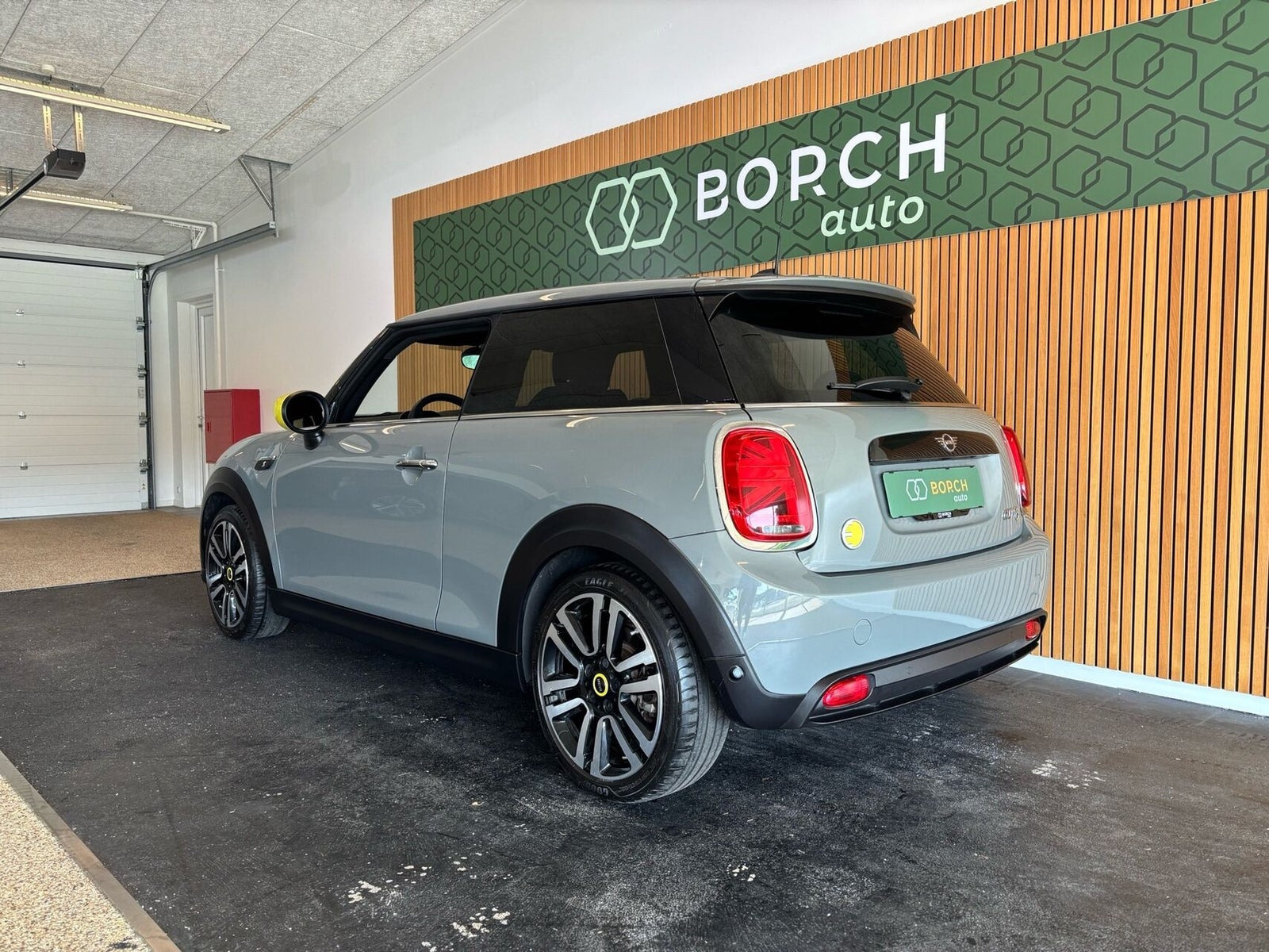 Sølv Mini Cooper SE fra 2022