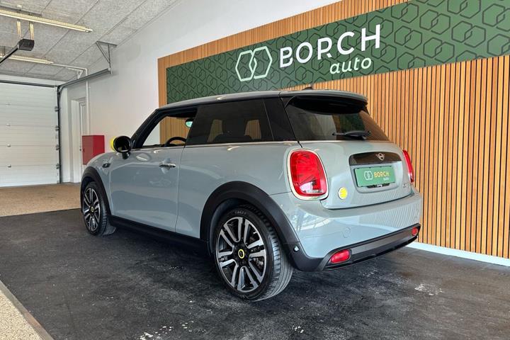 Sølv Mini Cooper SE fra 2022