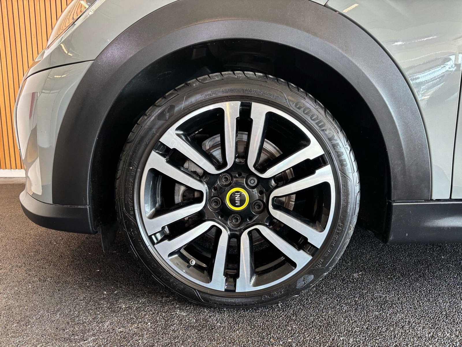 Sølv Mini Cooper SE fra 2022