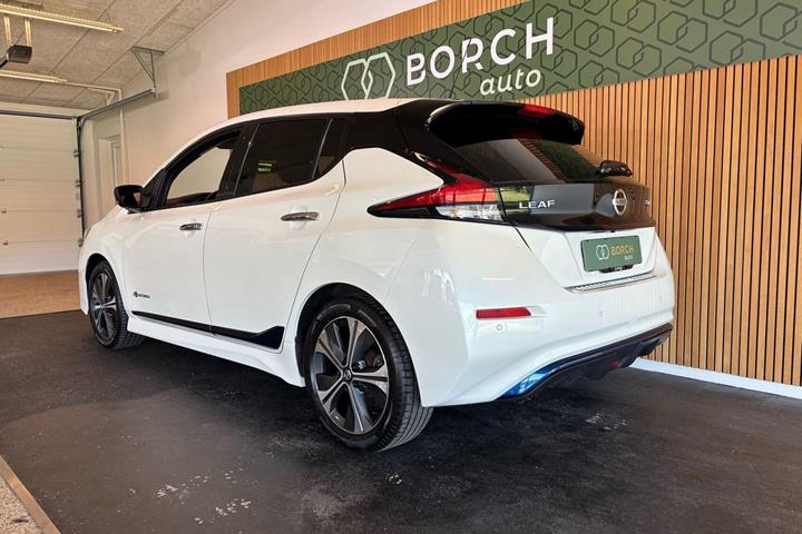 Hvid Nissan Leaf fra 2018