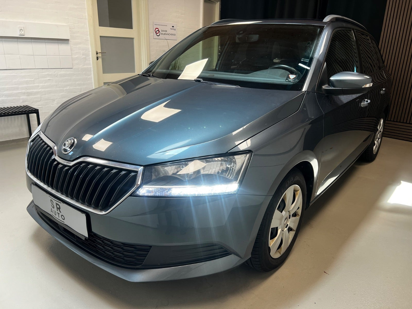 Grå Skoda Fabia fra 2020