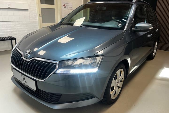 Grå Skoda Fabia fra 2020