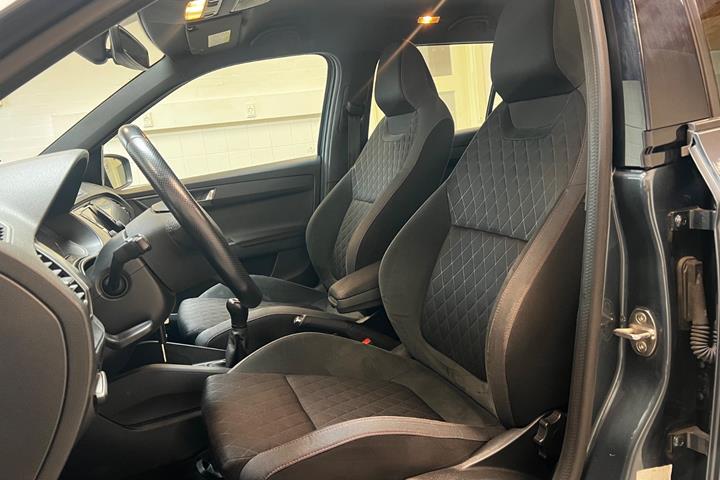 Grå Skoda Fabia fra 2020