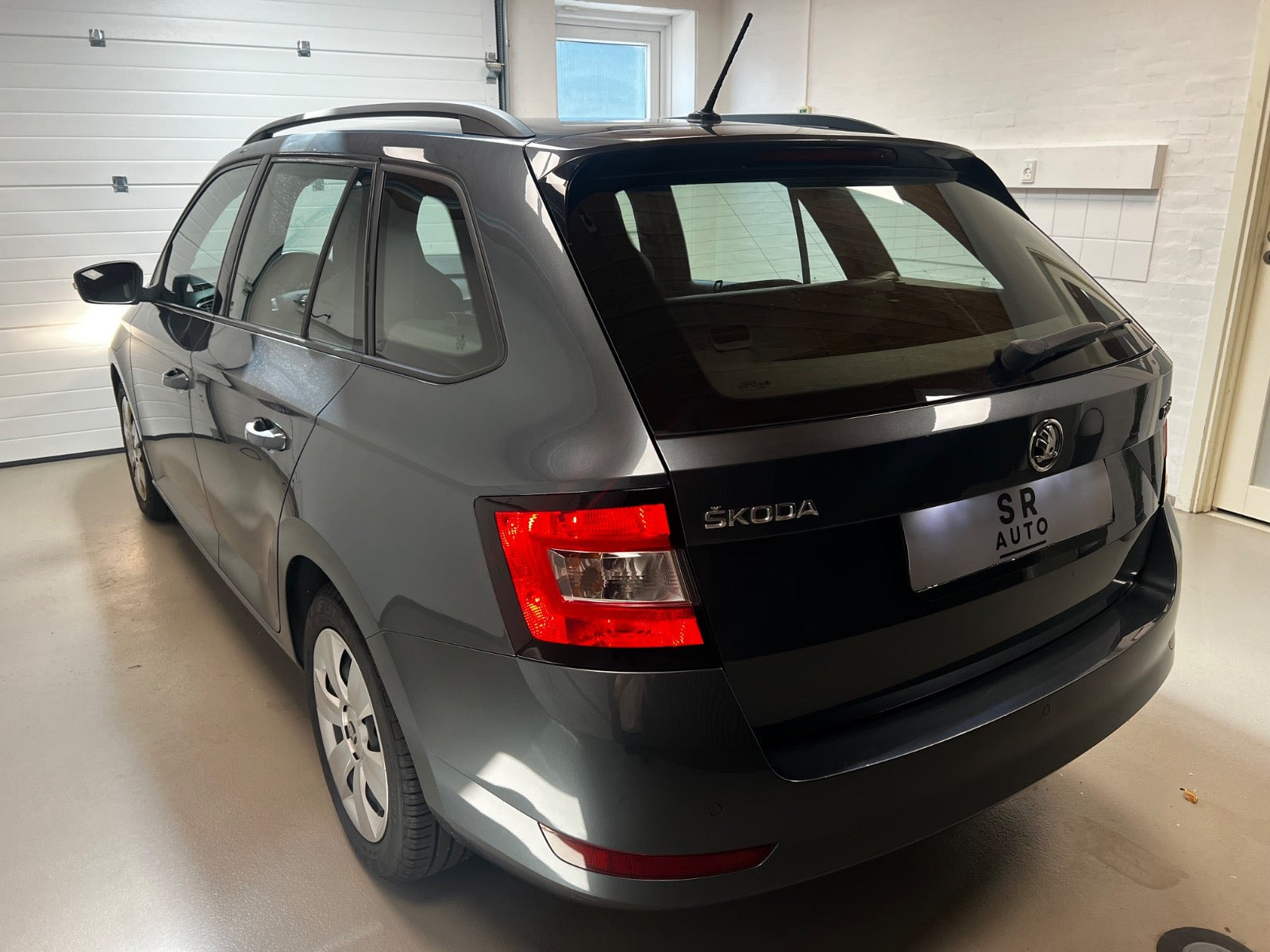 Grå Skoda Fabia fra 2020