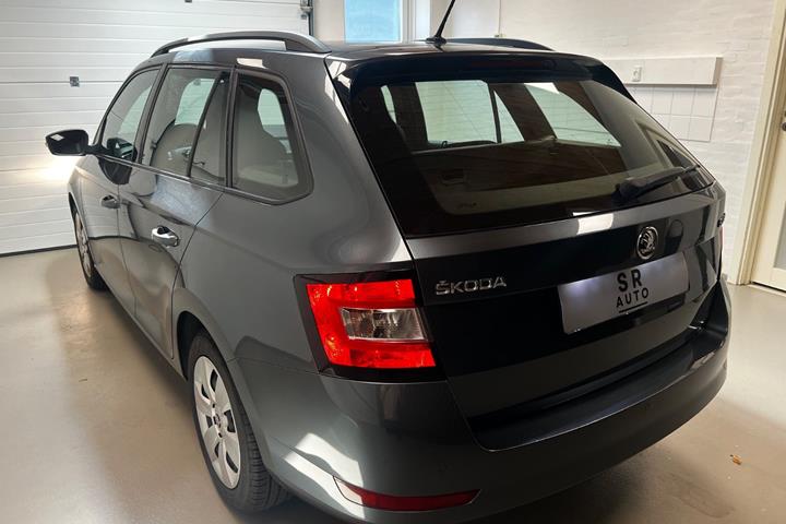 Grå Skoda Fabia fra 2020