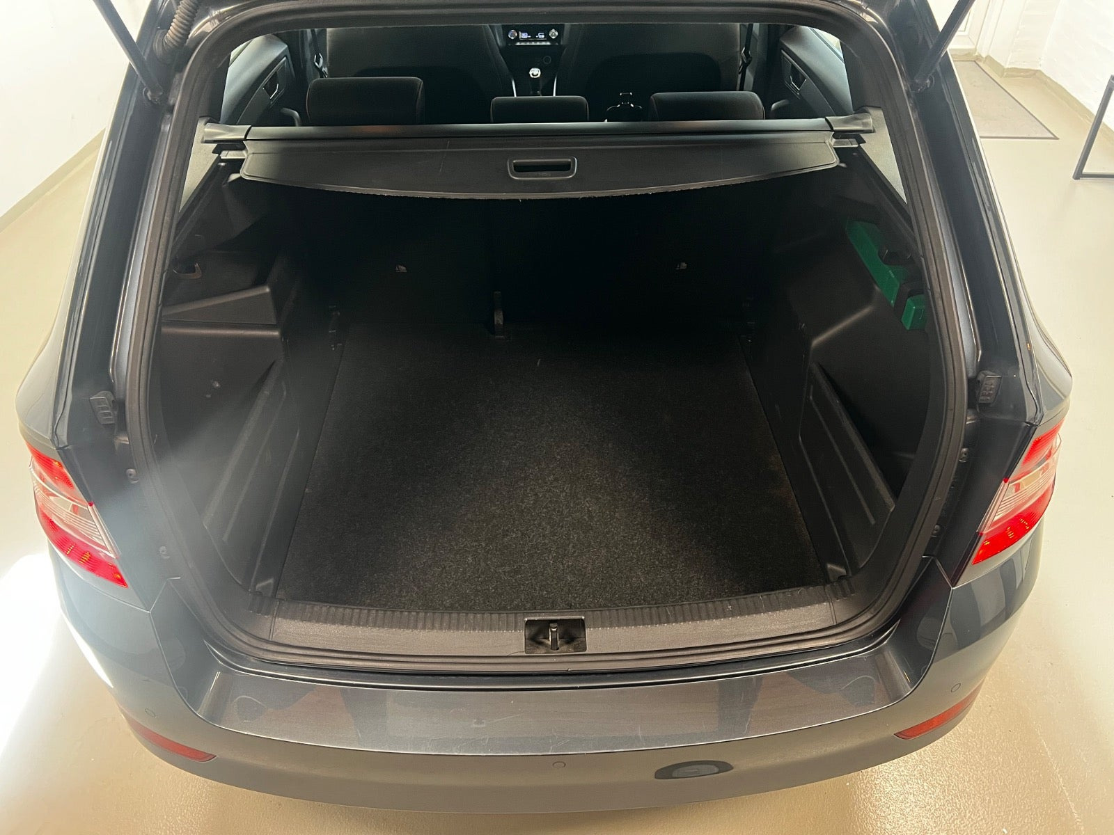 Grå Skoda Fabia fra 2020