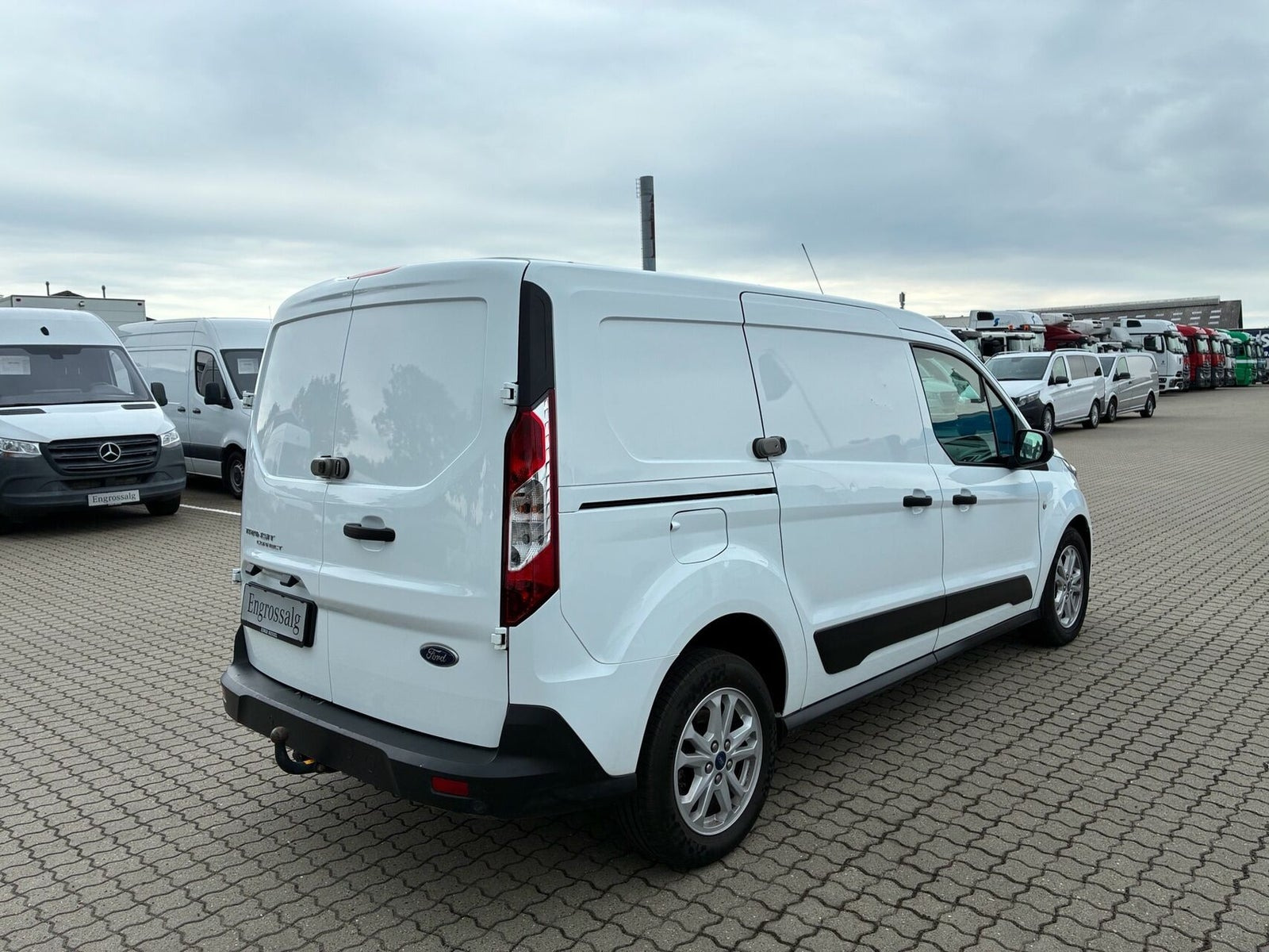 Hvid Ford Transit Connect fra 2022