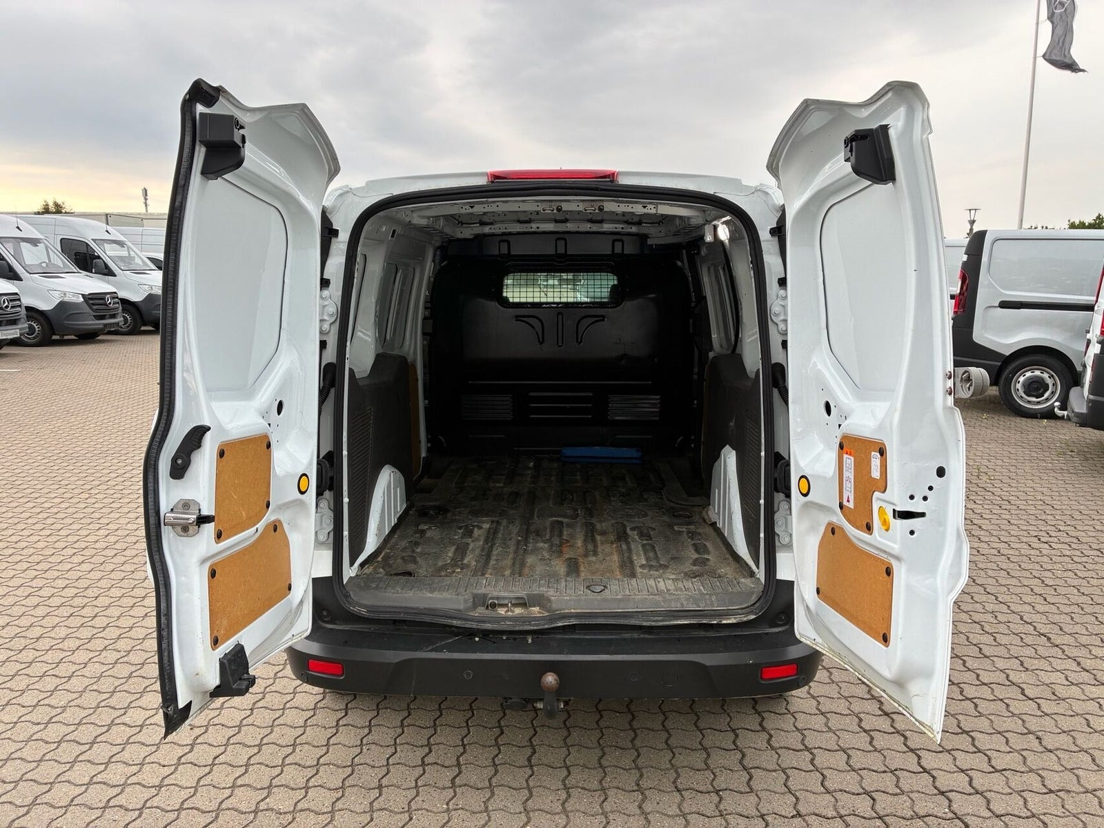 Hvid Ford Transit Connect fra 2022