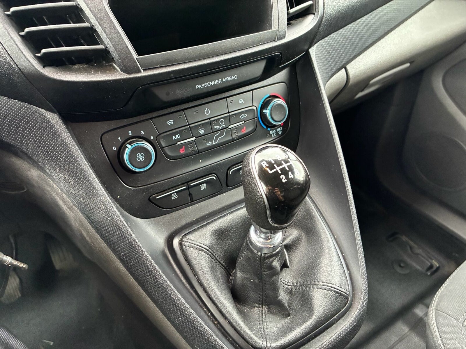Hvid Ford Transit Connect fra 2022