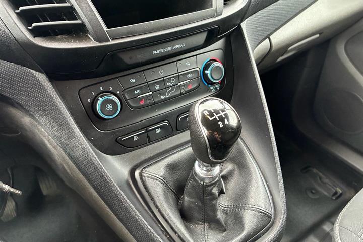 Hvid Ford Transit Connect fra 2022