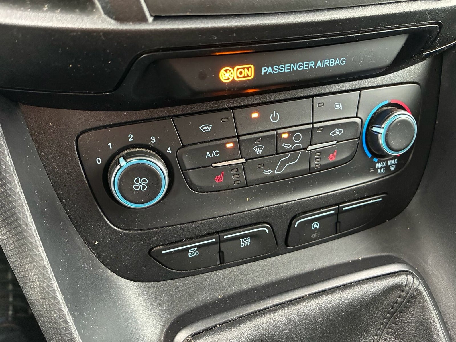 Hvid Ford Transit Connect fra 2022