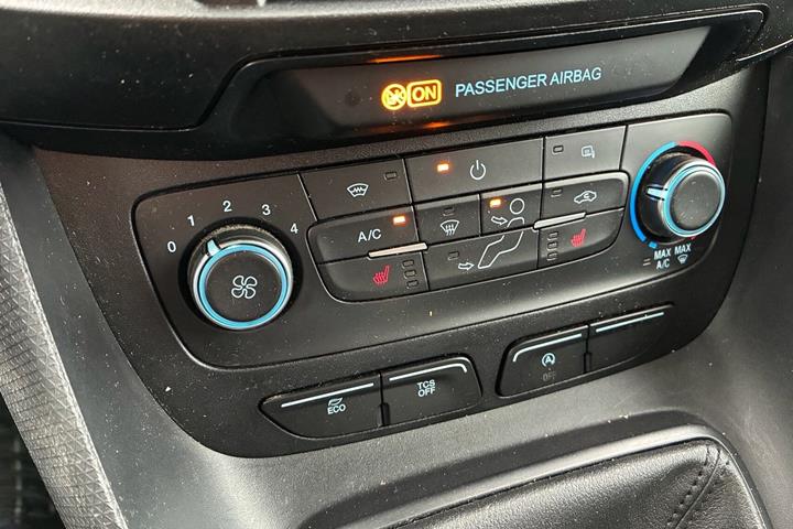 Hvid Ford Transit Connect fra 2022